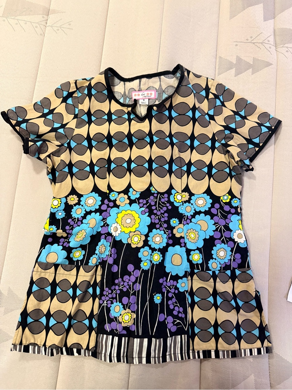 Koi Retro Mod Floral & Geometric Print Short Sleeve Tunic Top Size Small